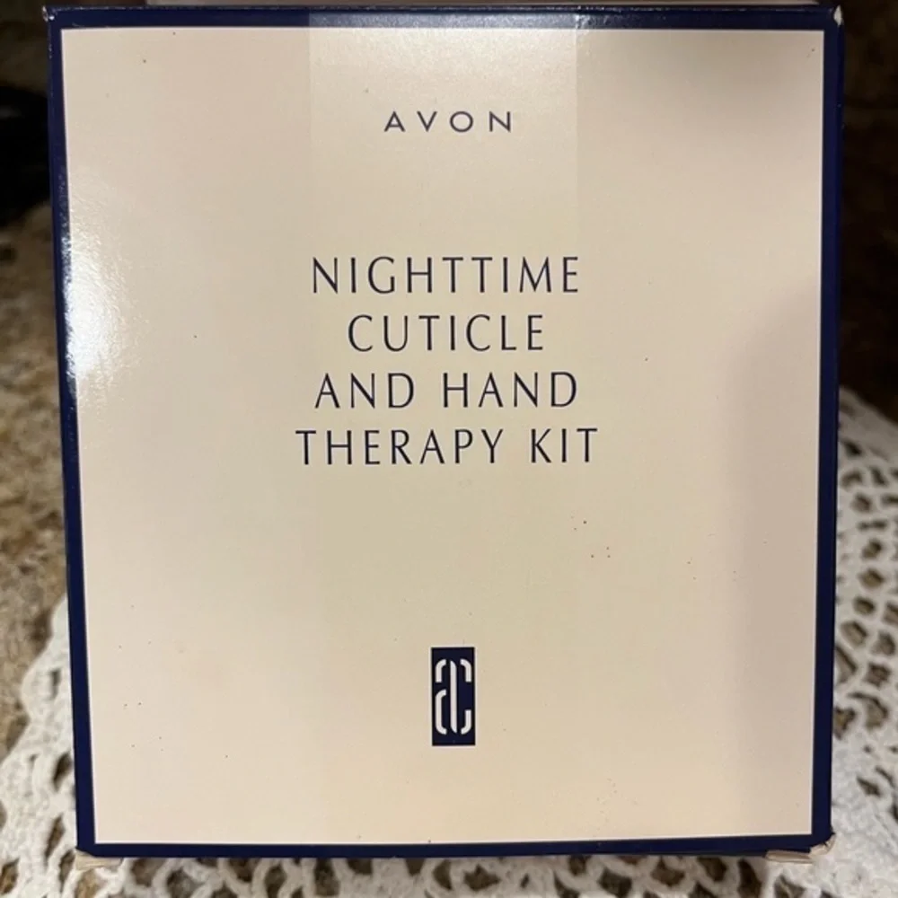 Avon Nighttime Cuticle and Hand Therapy Kit NIB